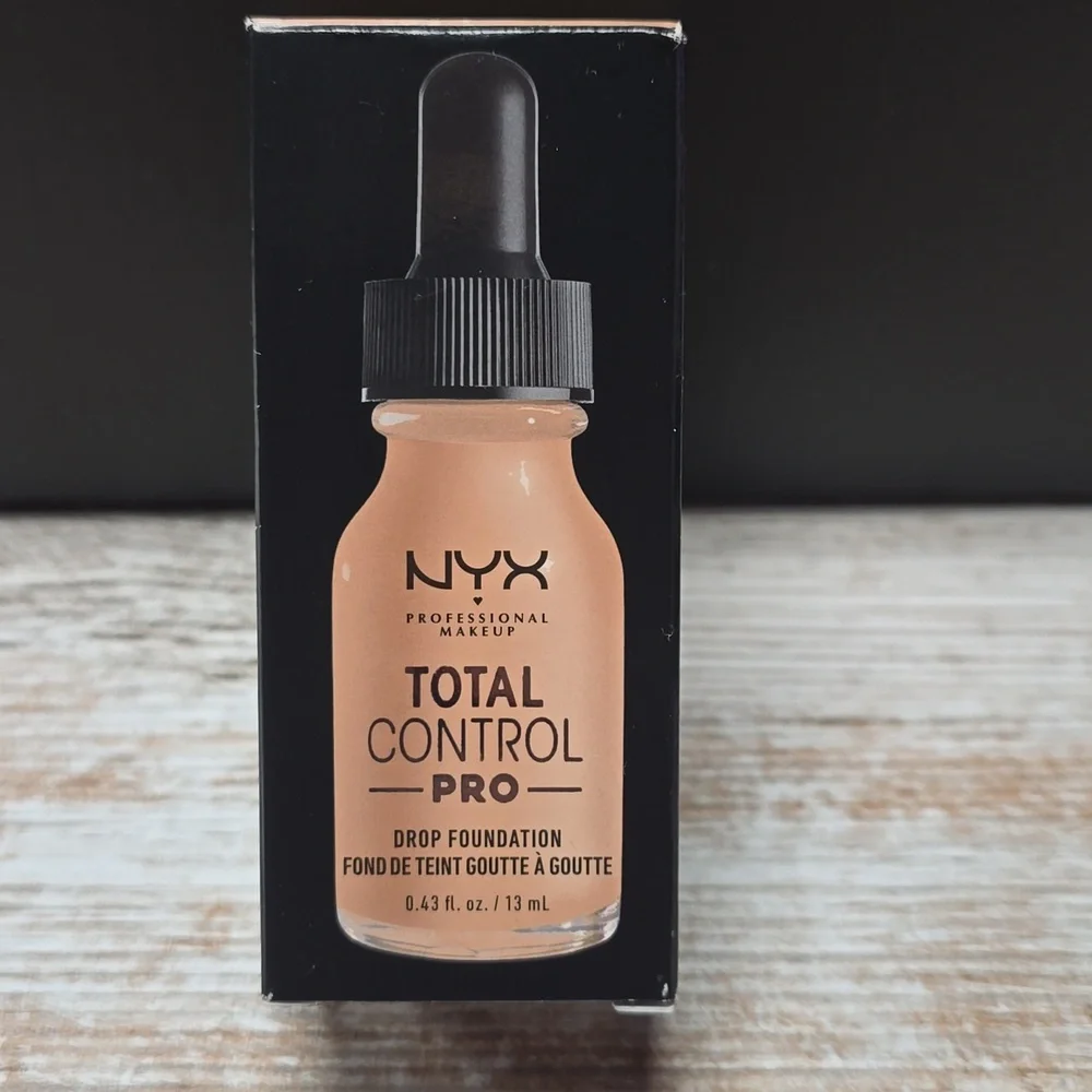 NYX Total Control Pro Foundation - Light